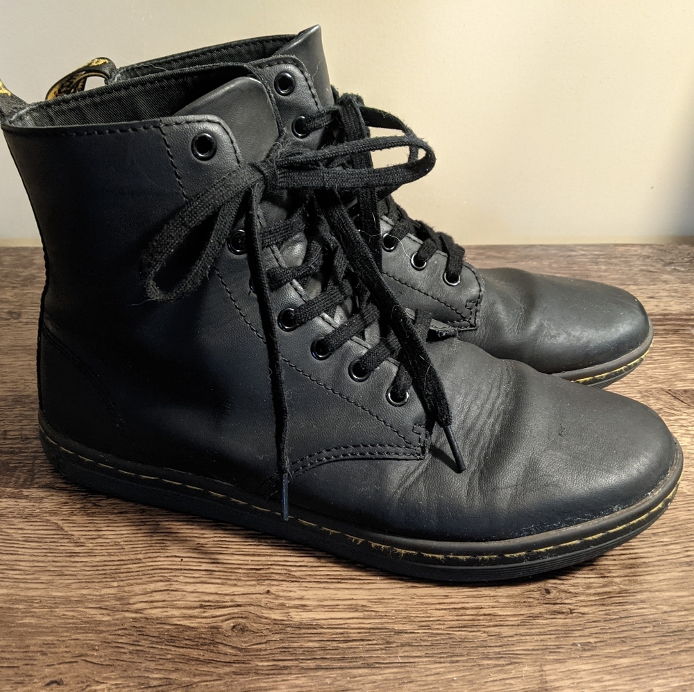 Dr. Martens Men's Tobias boots